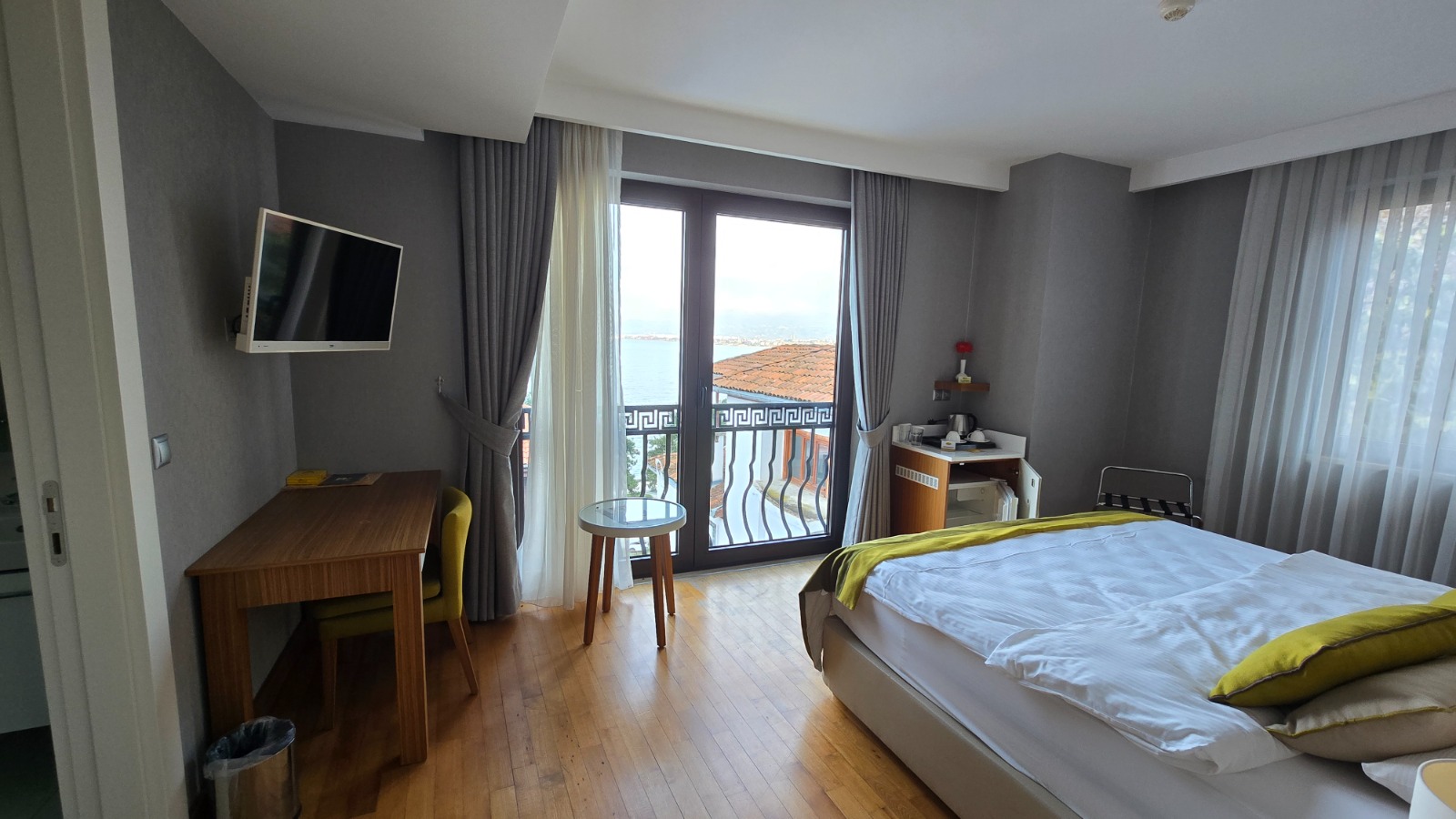 TAŞBAŞI MAHALLESİNDE SATILIK TARİHİ OTEL